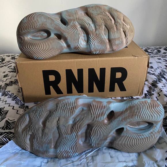 Yeezy Adidas foam runner MX Sand Grey - size 10 M / 11.5 W US / 43 EU - Picture 3 of 4